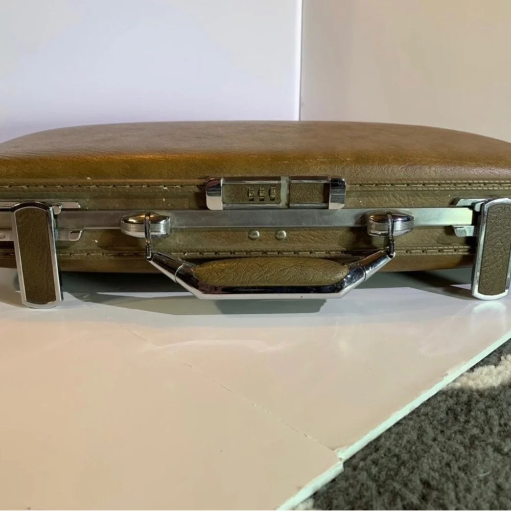 Vintage American Tourister Escort Model Briefcase